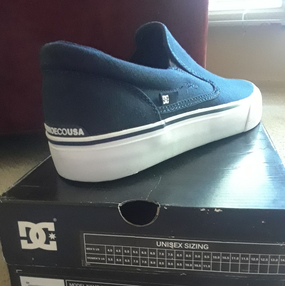 New DC shoes Dark blue